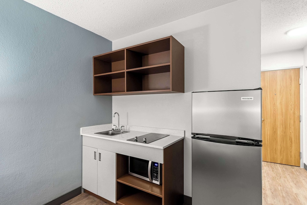 Standard Room, 1 King Bed, Non Smoking (Kitchenette, Limited) - Photo 4