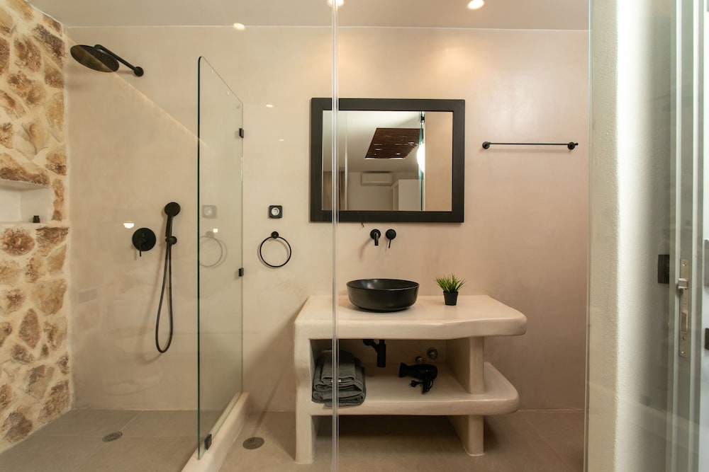 Deluxe Double Room - Photo 14