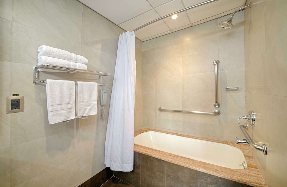 Twin Room, 2 Double Beds, Accessible - Photo 4