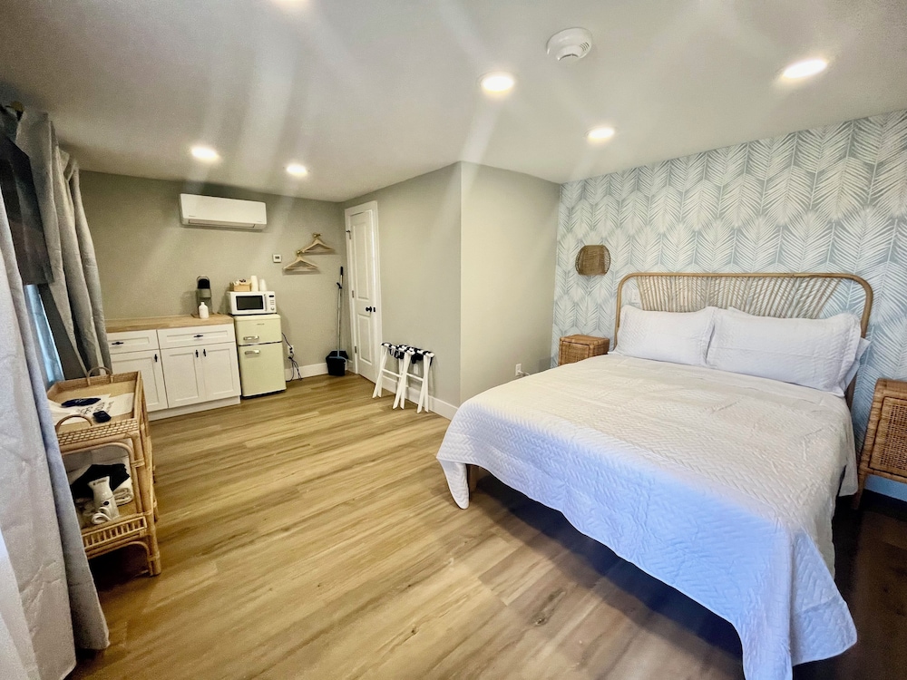 Standard Room, 1 Queen Bed, Non Smoking, Pets Allowed photo 1