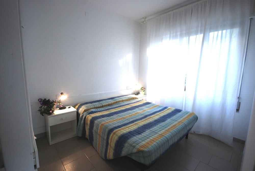 Apartment, 2 Bedrooms (C-6)