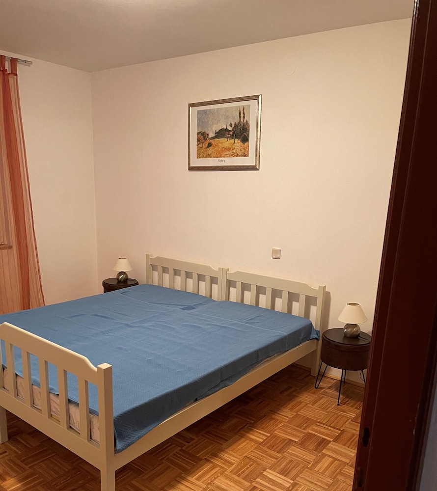 Apartment, Multiple Beds