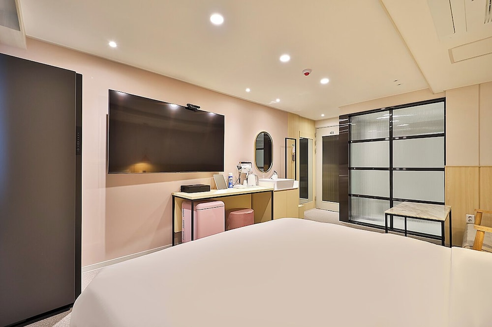 Deluxe Room - Photo 7