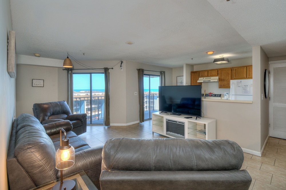 Condo, 2 Bedrooms, Partial Ocean View (Renaissance Tower 617)