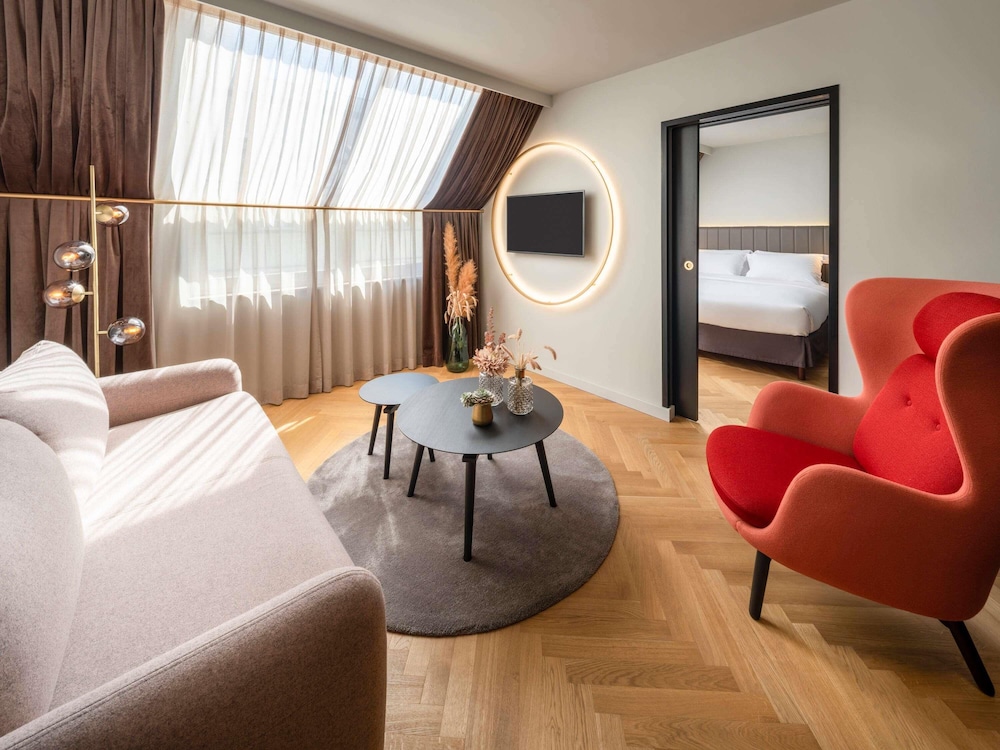 Suite, 1 King Bed photo 1