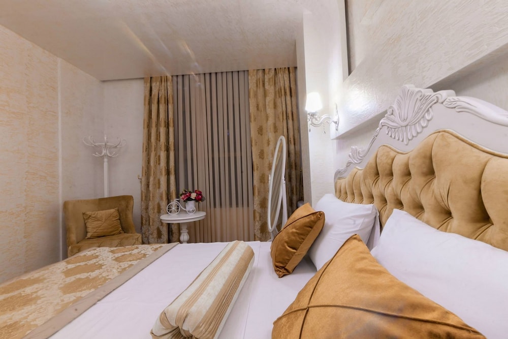 Royal Suite photo 2