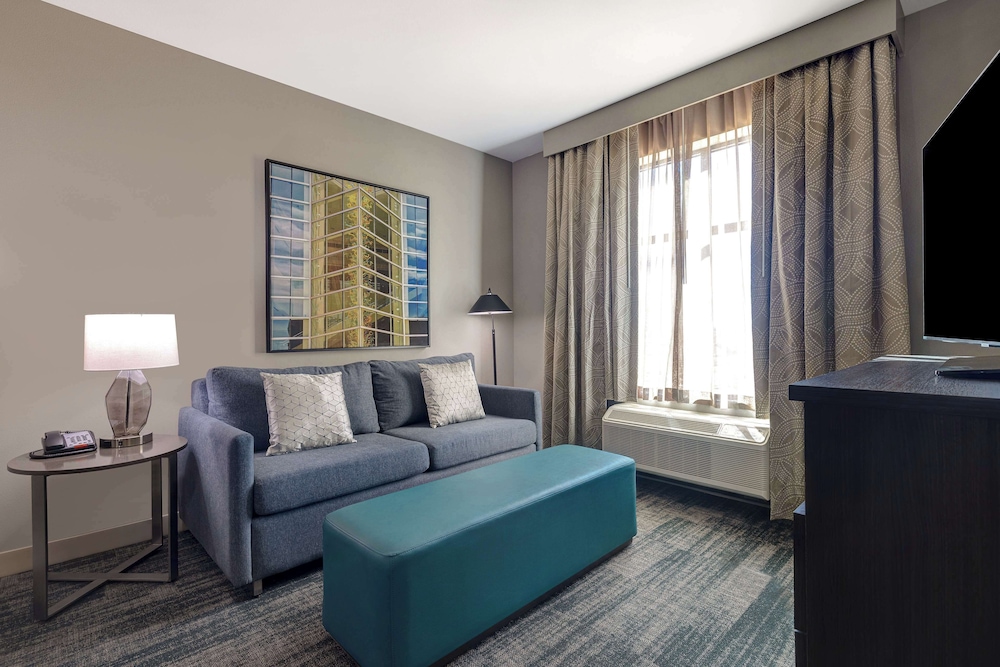 Suite, 1 Bedroom - Photo 5
