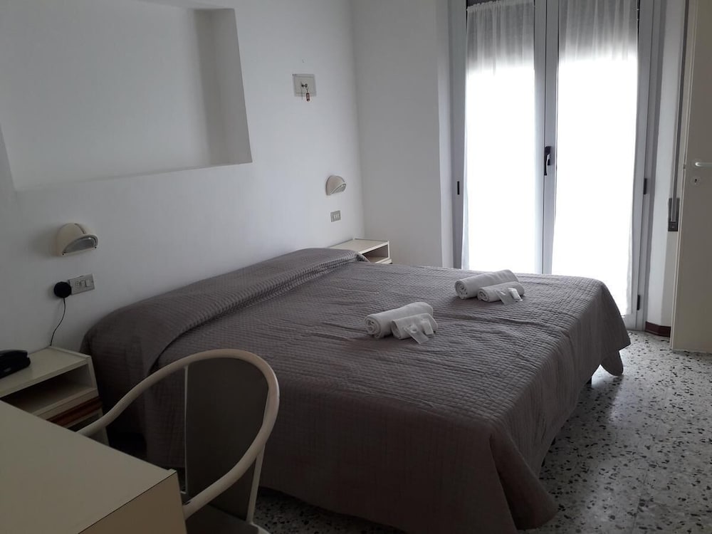 Double or Twin Room photo 1