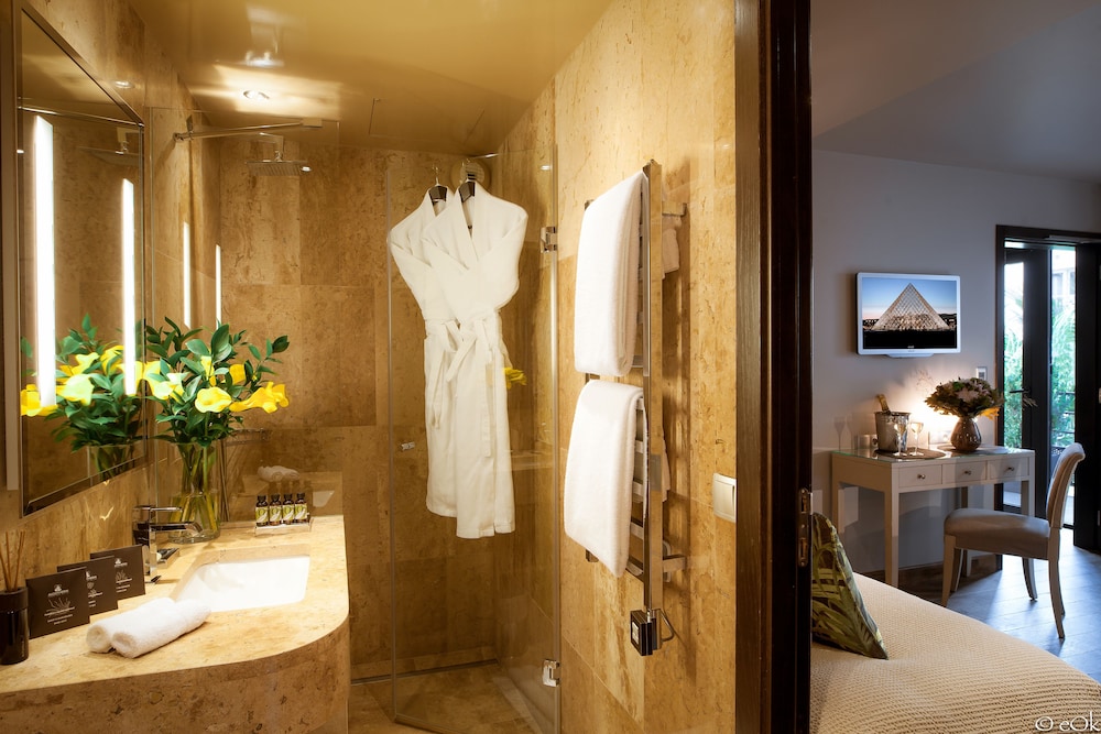 Premium Double or Twin Room photo 2