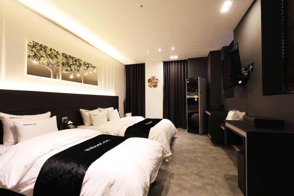 Deluxe Twin Room (No Breakfast) - Photo 1