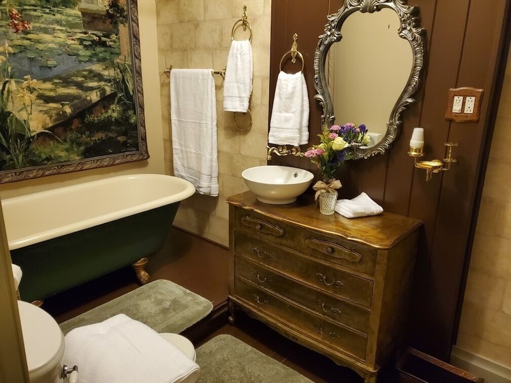 Castle Room Suites photo 2