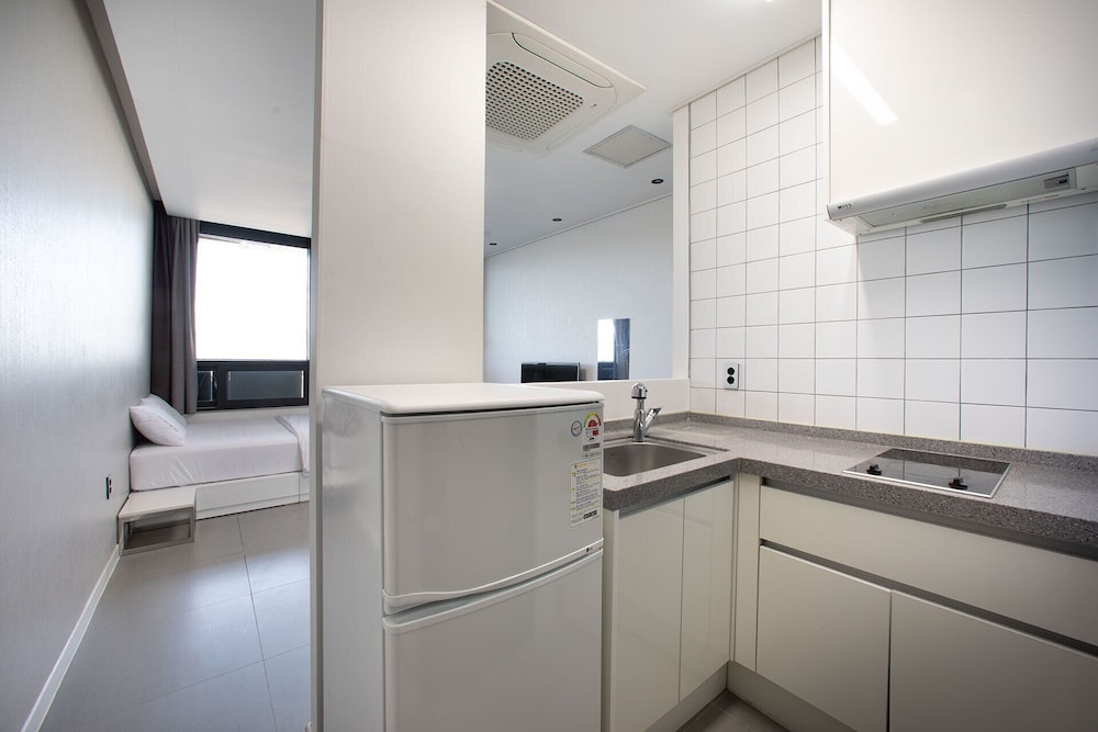 Couple Condo (Extra person fee 10000 KRW upon C/I) photo 3