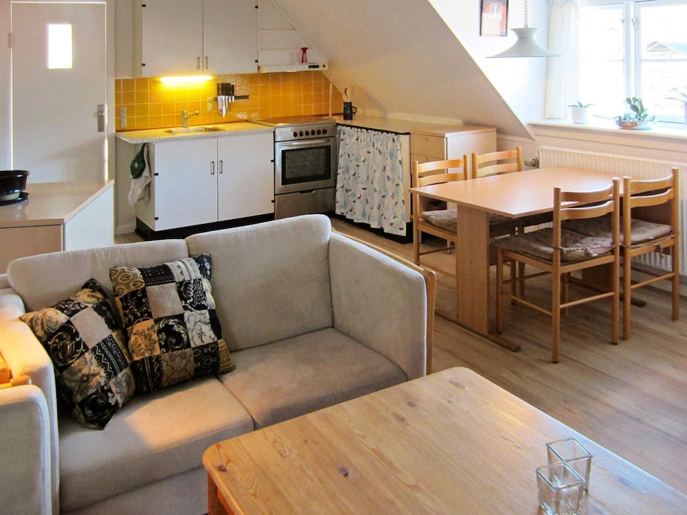 Apartment photo 2
