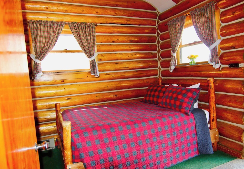 Cabin, 1 Double Bed (Rustic, bathroom) photo 2