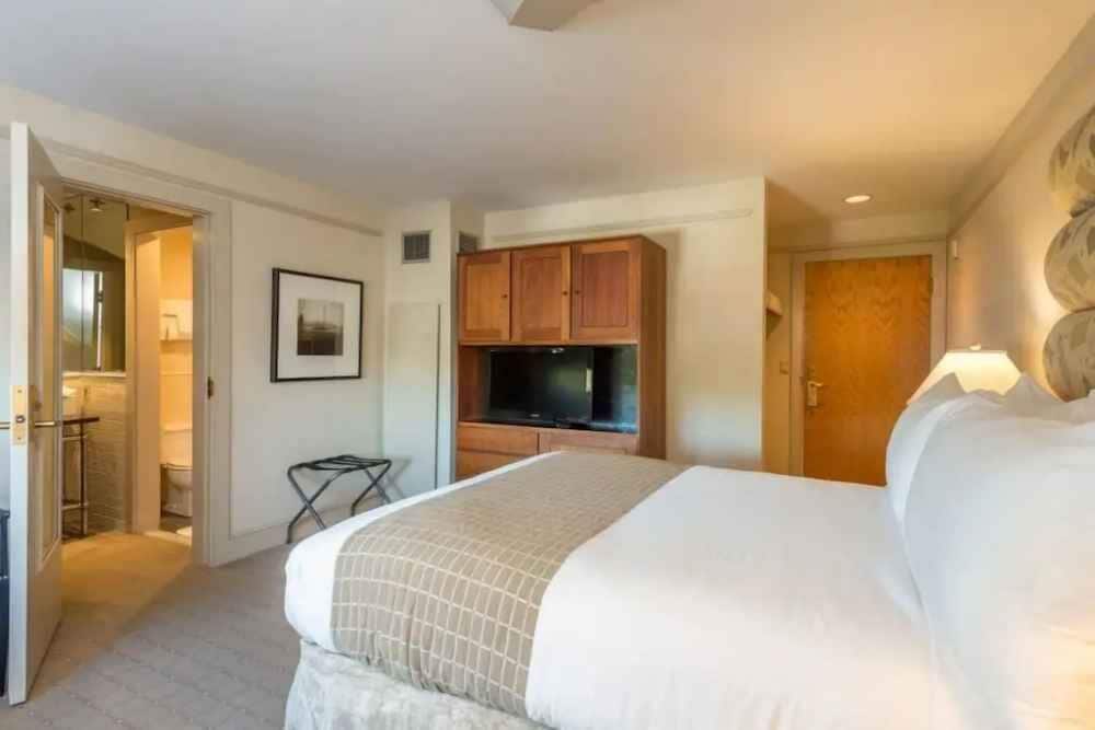 Spa Queen Partial Waterview w/ Porch