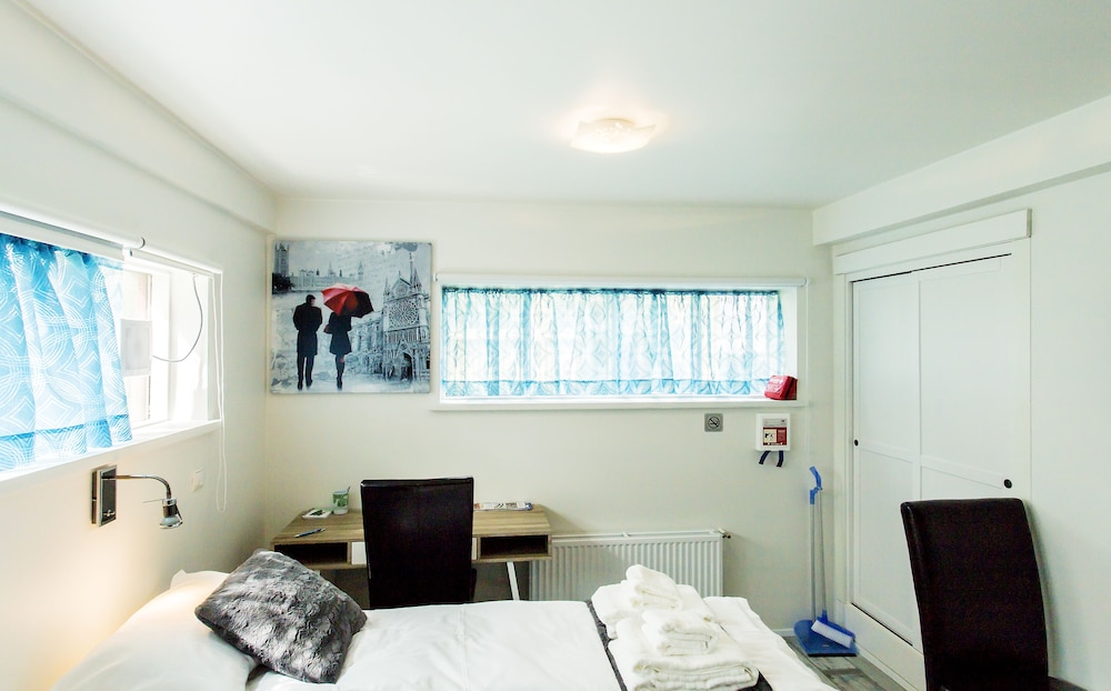 Double or Twin Room, Private Bathroom (102) photo 3