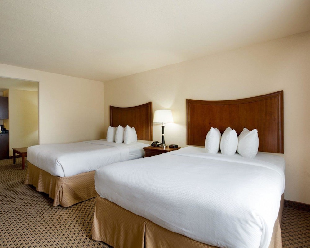 Suite, 2 Queen Beds, Accessible, Non Smoking - Photo 3