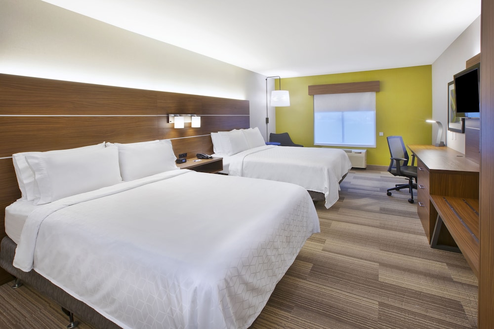 Suite, Multiple Beds (Additional Living Area) - Photo 2
