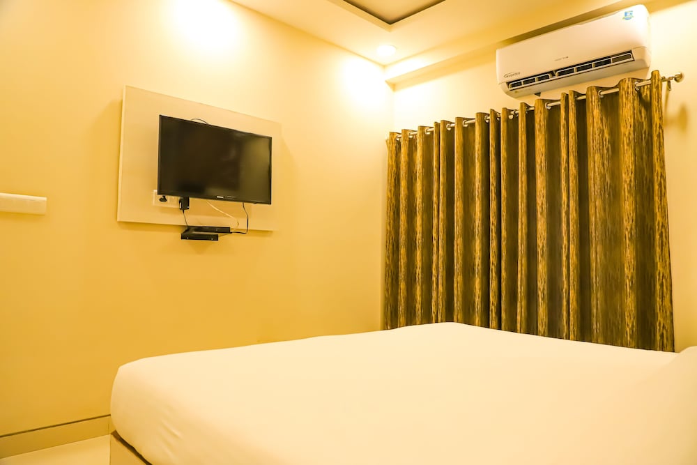 Executive Double Room Single Use, 1 Queen Bed with Sofa bed, Balcony, Garden View