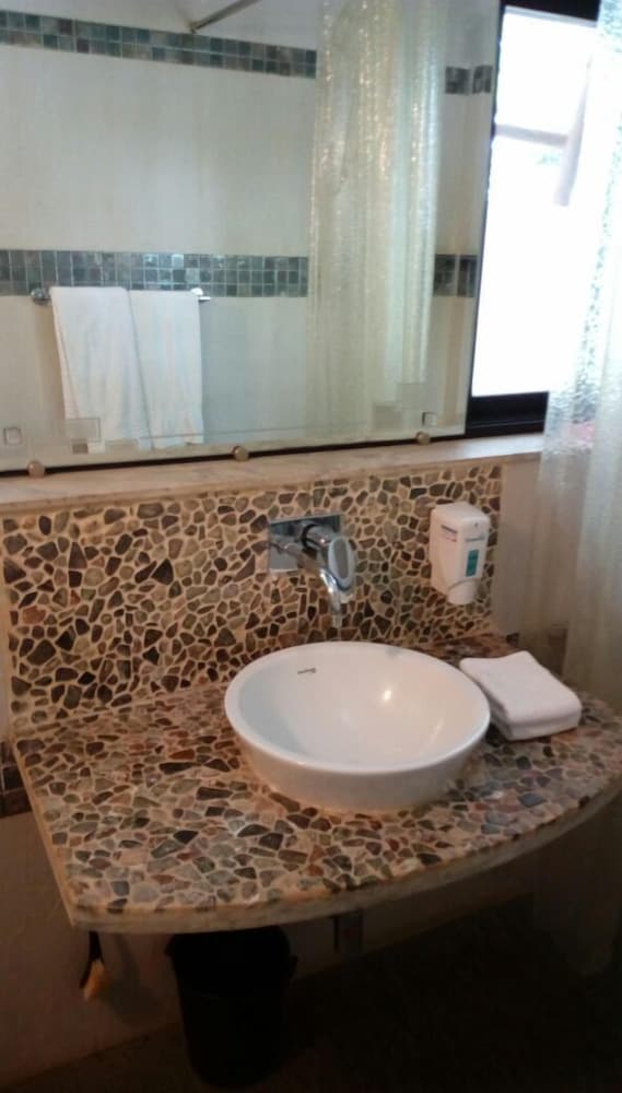 Deluxe Double Room Single Use, 1 Double Bed, Pool Access, Pool View photo 2