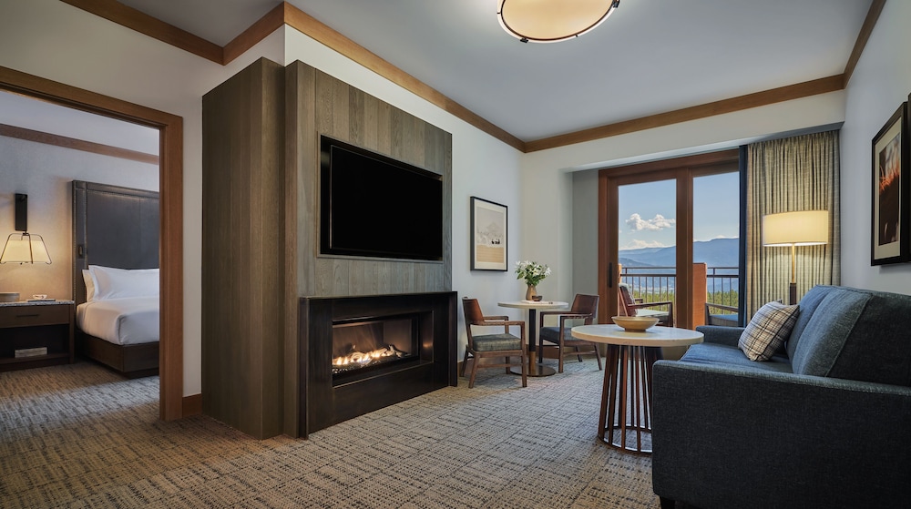 Deluxe Peak Two Bedroom Suite photo 2