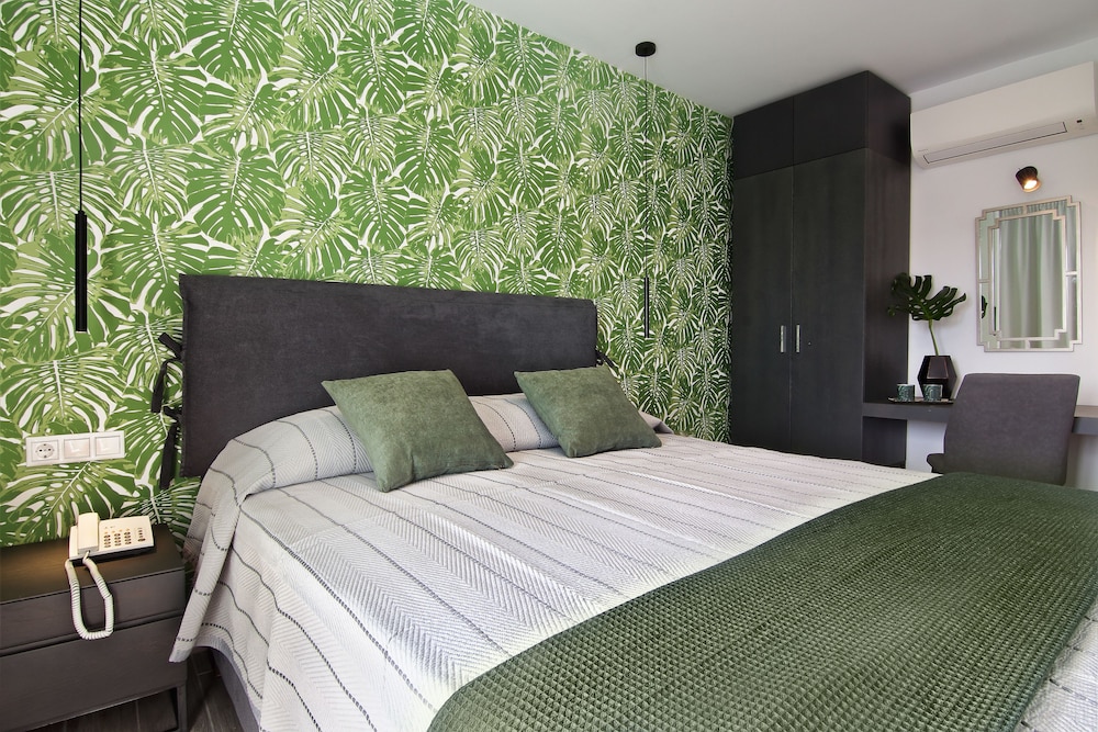 Standard Double Room, Partial Sea View photo 3