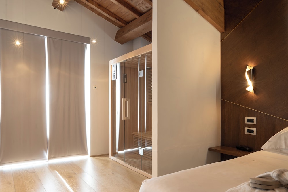 Luxury Suite photo 2