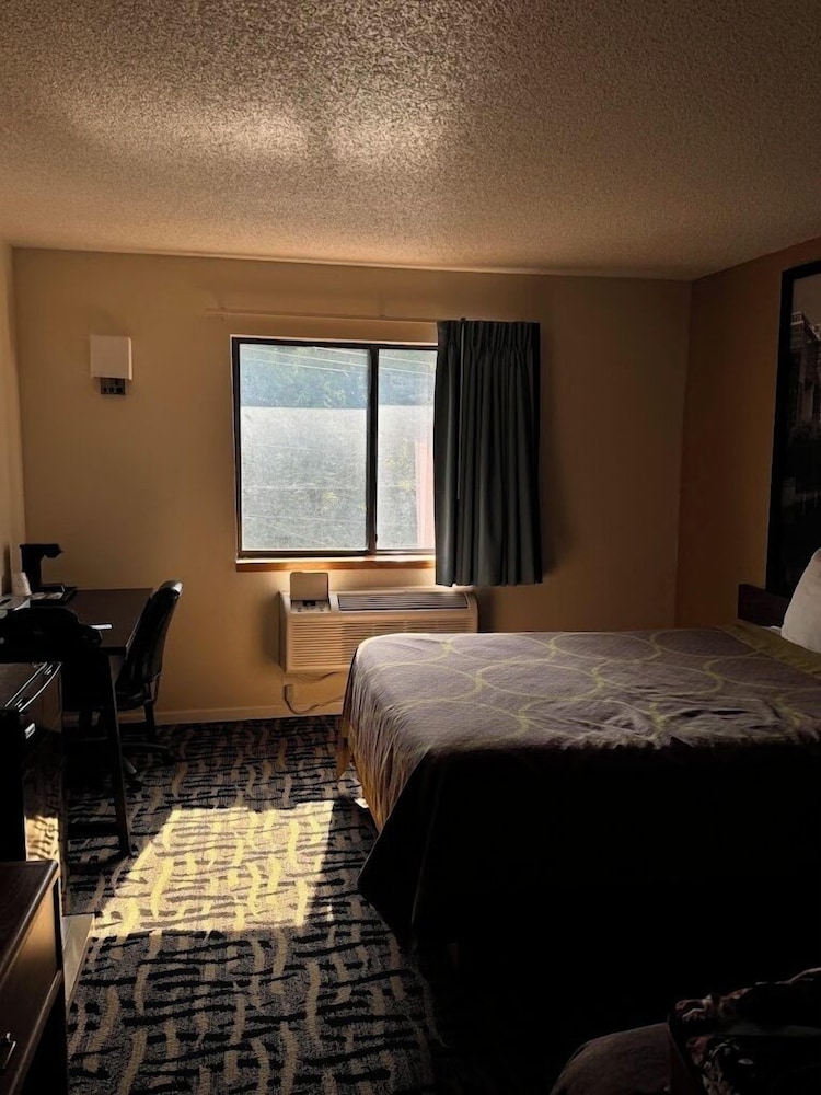 Suite - King Bed Non-Smoking - Photo 4