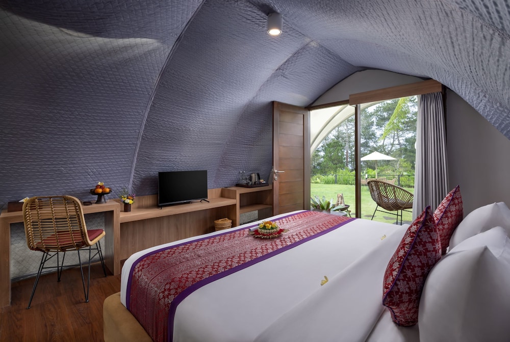 Deluxe Glamping Tent - Photo 2
