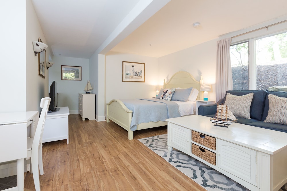 Standard Studio Suite, 1 Queen Bed, Kitchenette