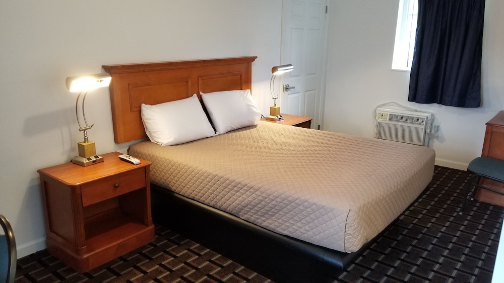 Standard Room, 1 Queen Bed, Non Smoking photo 3
