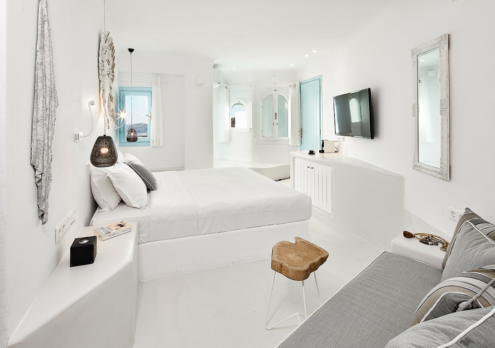 Cave Pool Suite - Photo 1