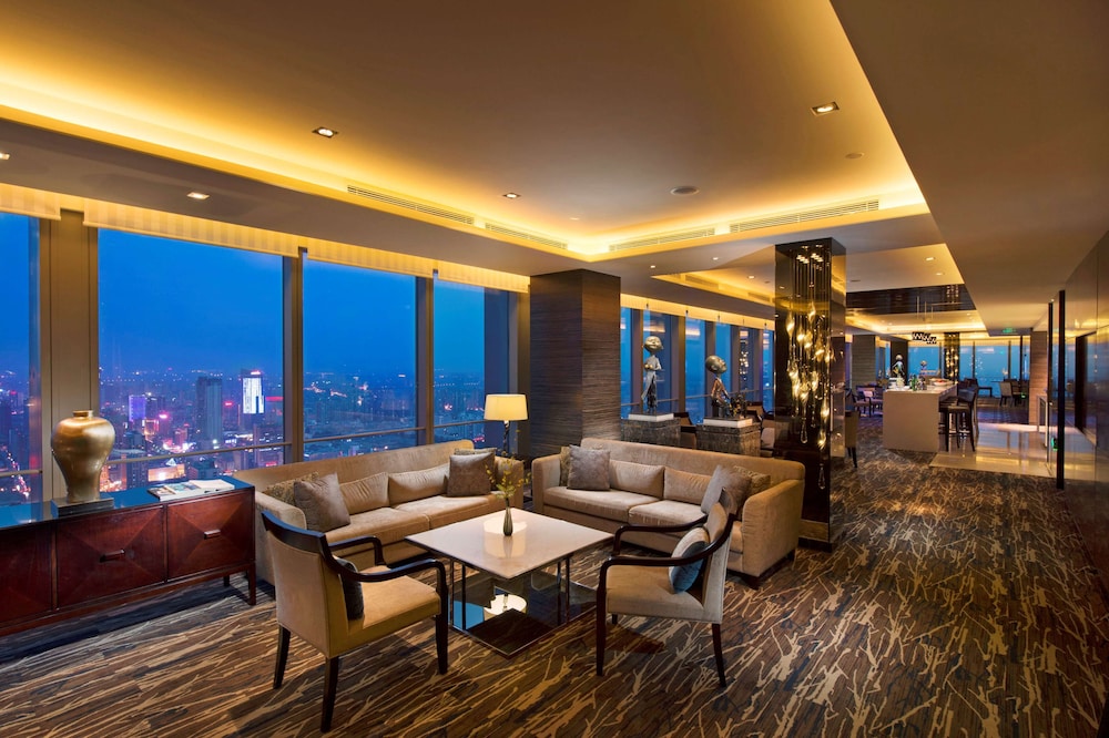 1 KING HILTON EXECUTIVE PLUS WITH LOUNGE ACCESS photo 1