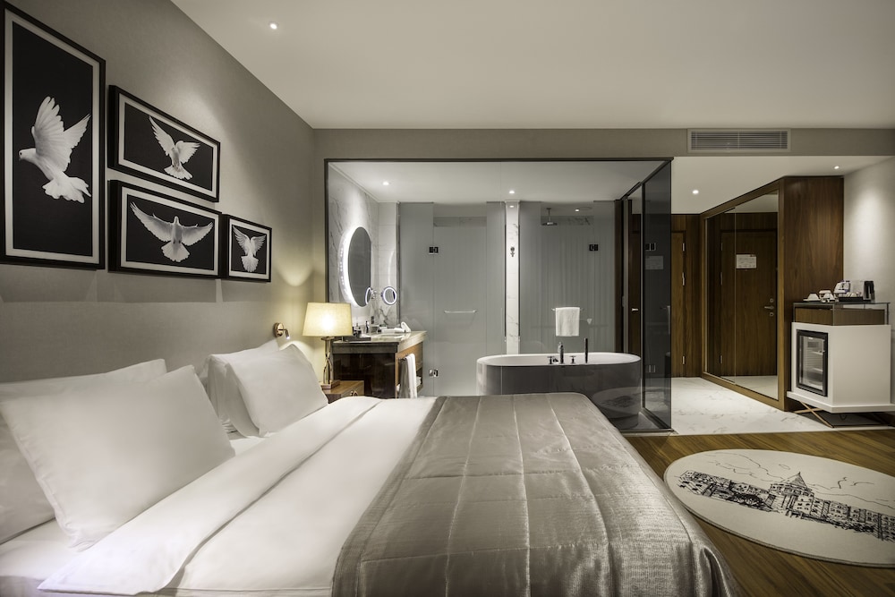 Executive Room, 1 King Bed (Bath) photo 3