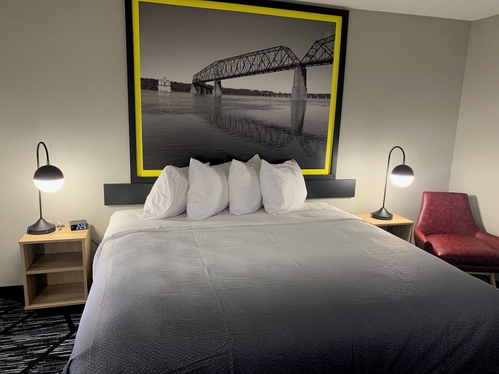 Room, 1 King Bed, Accessible, Non Smoking (Bathtub W/grab Bars) - Photo 1