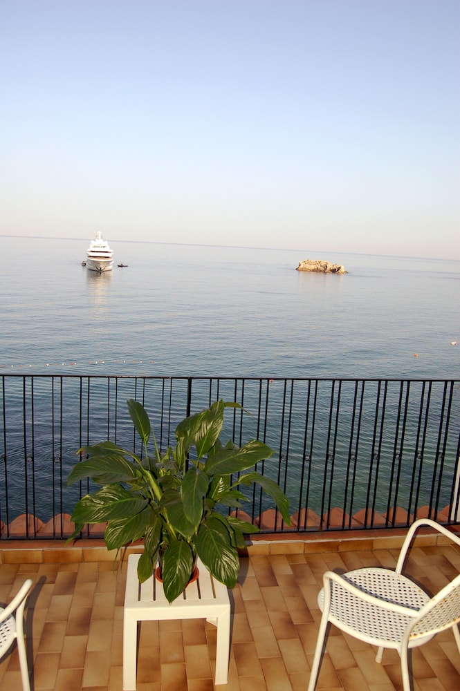 Superior Double or Twin Room, Terrace, Sea View - Photo 15