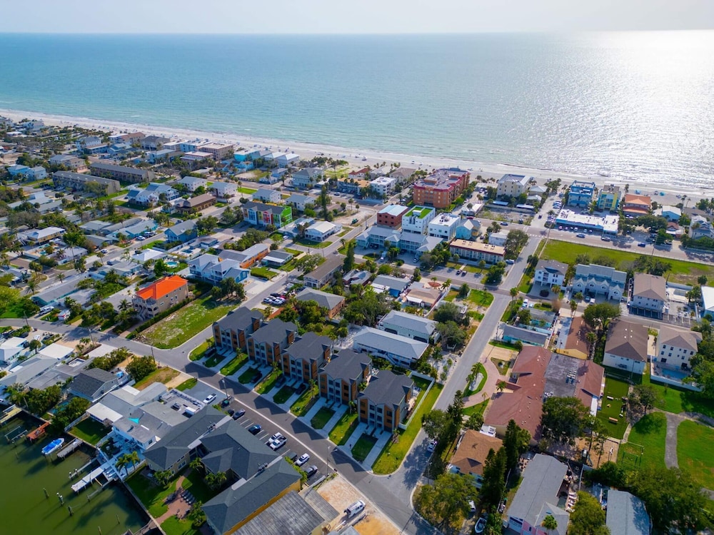 NEW 4 Bed 3 Bath Heated Salt Pool Walk2beach, Foto 22