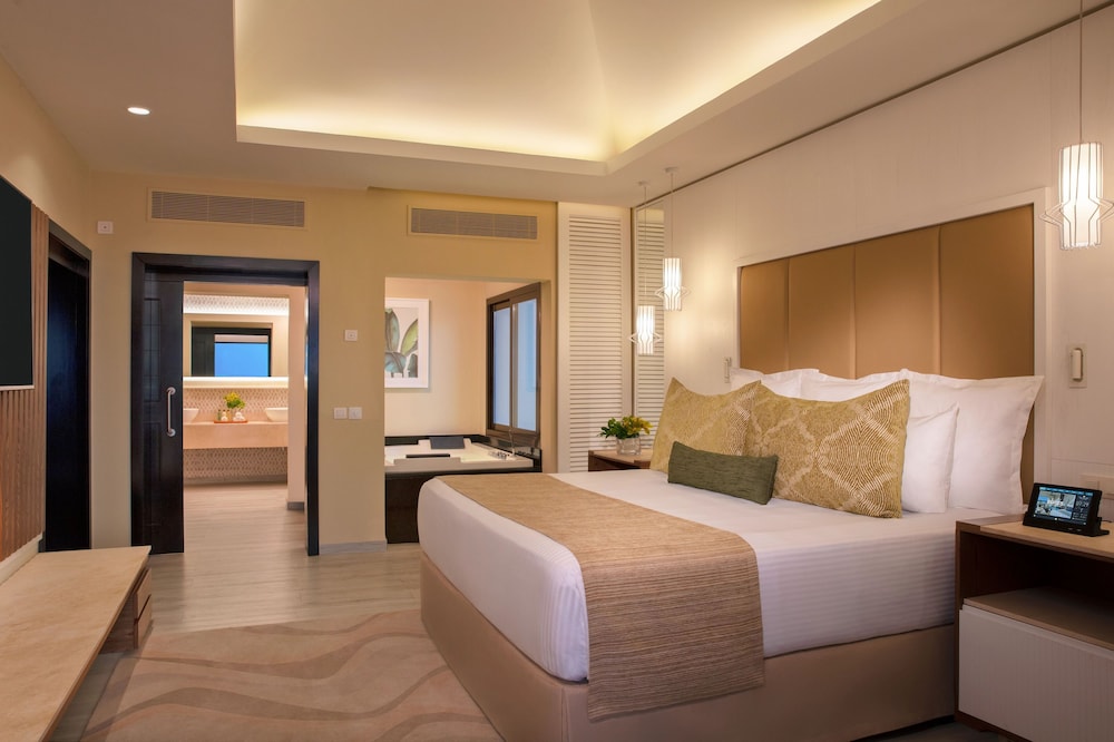 Preferred Club Master Suite Ocean Front Swim-Out