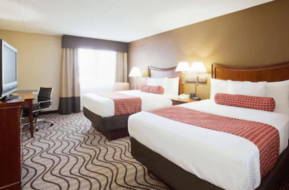 Room, 2 Double Beds, Accessible, Non Smoking (Mobility/Hearing Impaired Accessible) - Photo 2