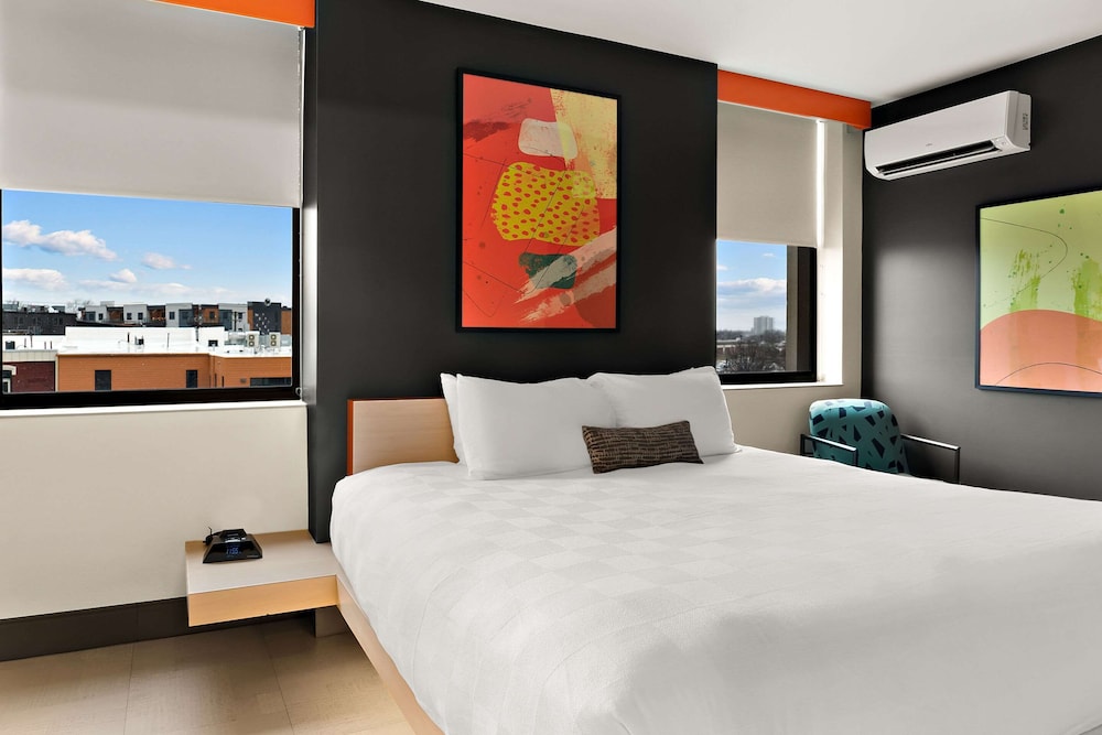 Suite, 1 King Bed, Non Smoking photo 3