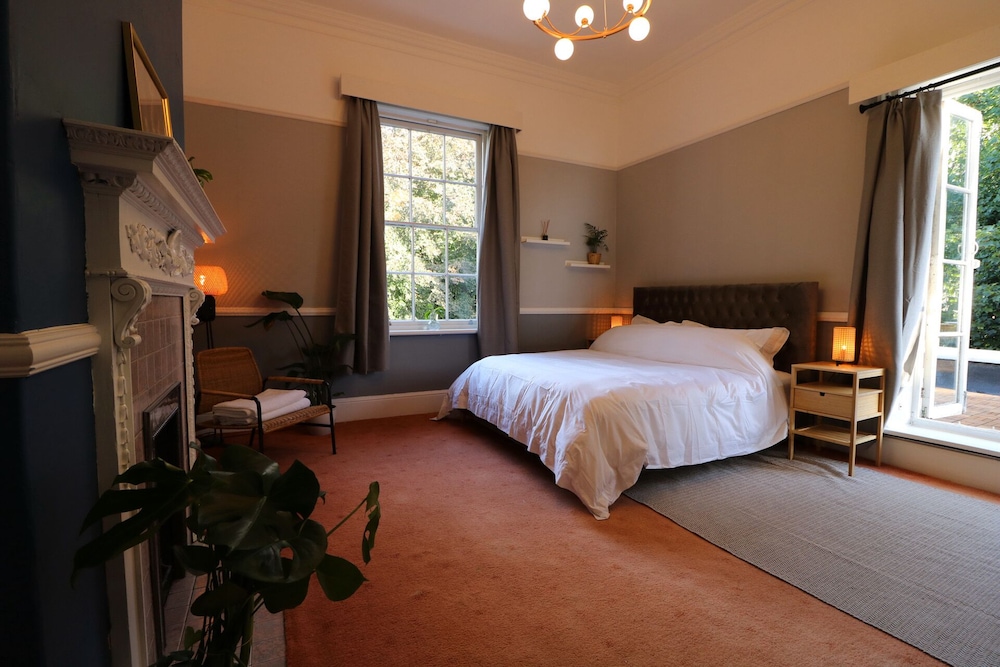 Deluxe Suite, Pool View (Not Pet friendly) photo 3