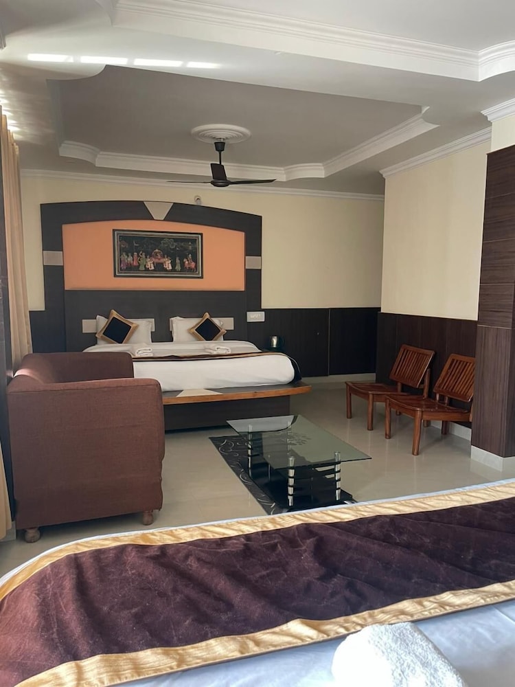 Family Room, 2 Double Beds, Mountain View