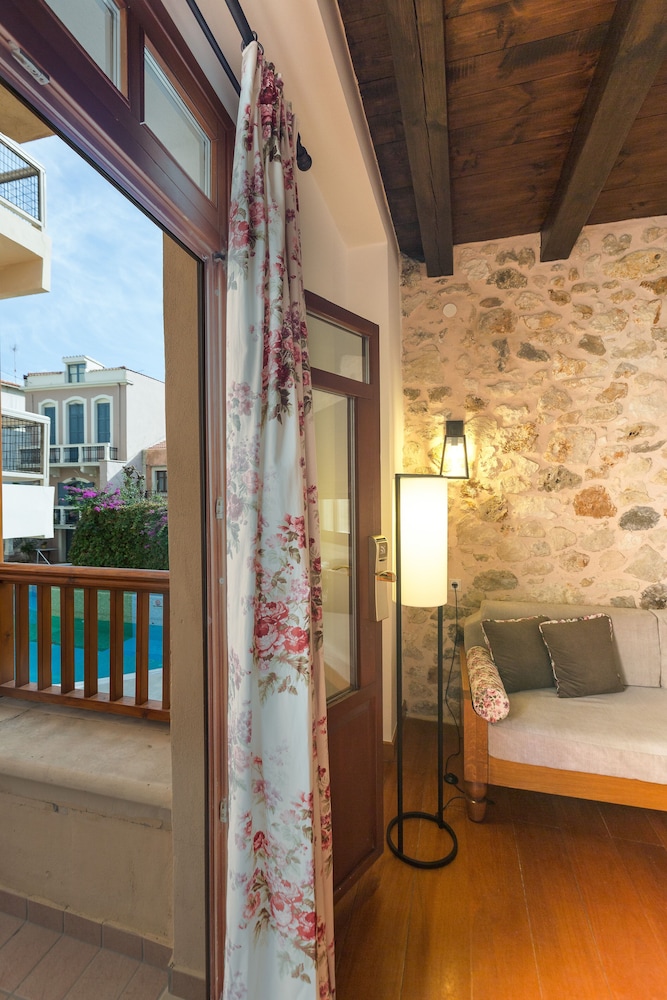 Apartment, 1 Bedroom, Pool View - Photo 6