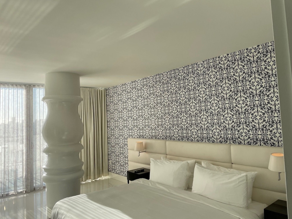 Suite, Tower - Photo 5