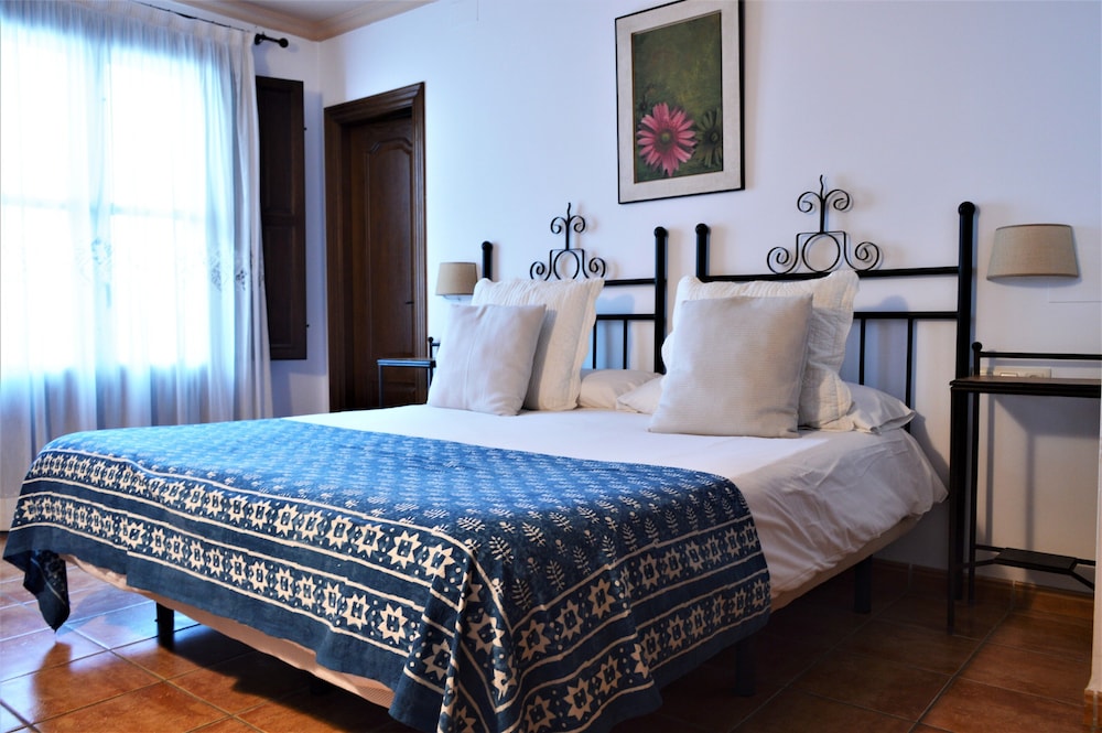 Romantic Double Room, 1 King Bed, City View photo 3