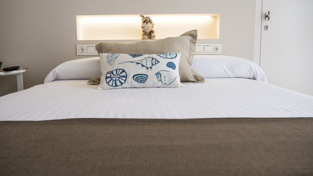 Basic Room (2 Adults) - Photo 1