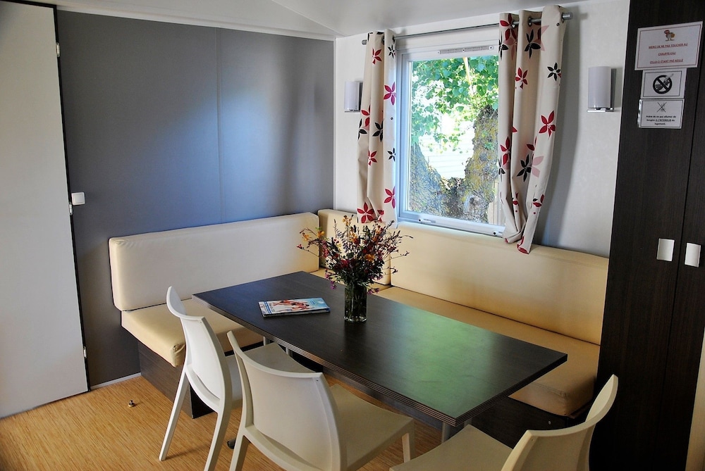 Classic Mobile Home, 3 Bedrooms photo 3