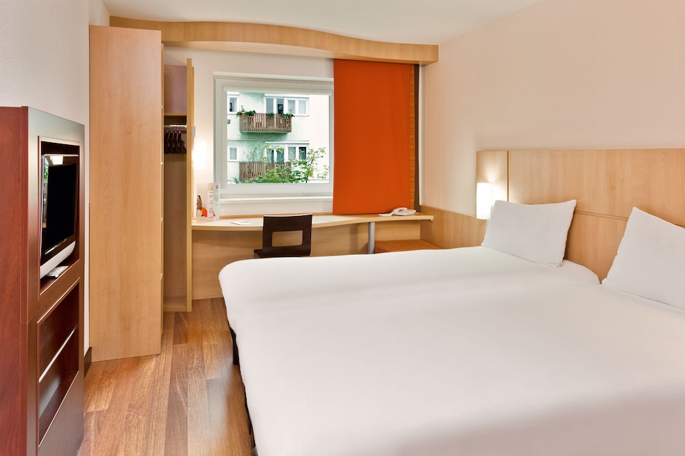 Standard Room, 2 Twin Beds - Photo 1