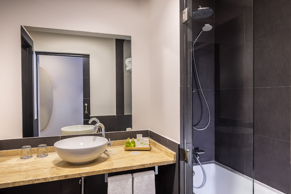Deluxe Room (Panoramic View) - Photo 7