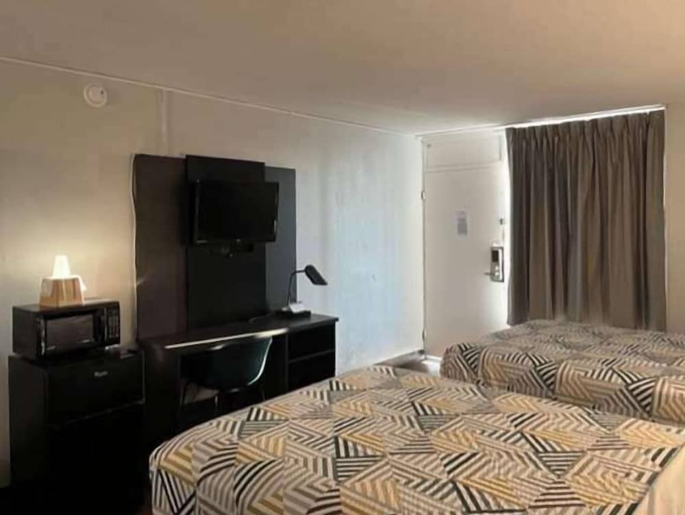 Deluxe Room, 2 Double Beds, Non Smoking, Refrigerator & Microwave photo 2